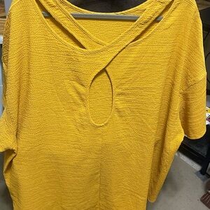 SHEIN Yellow Textured Short Sleeve Shirt. 3Xl Teardrop cut out in back.